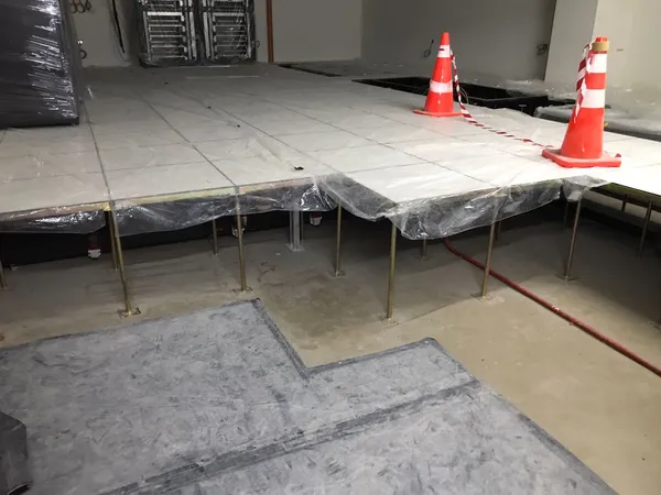 Data center raised floor on pedestals, with the underfloor void open at the edge